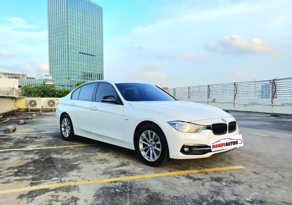 BMW 320i Sport Tahun 2018 Automatic Putih Metalik