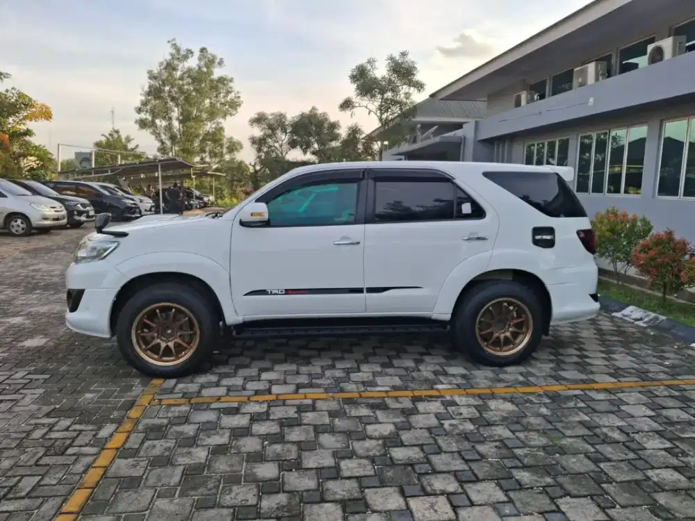 Dijual Fortuner VNT 2014 full spek