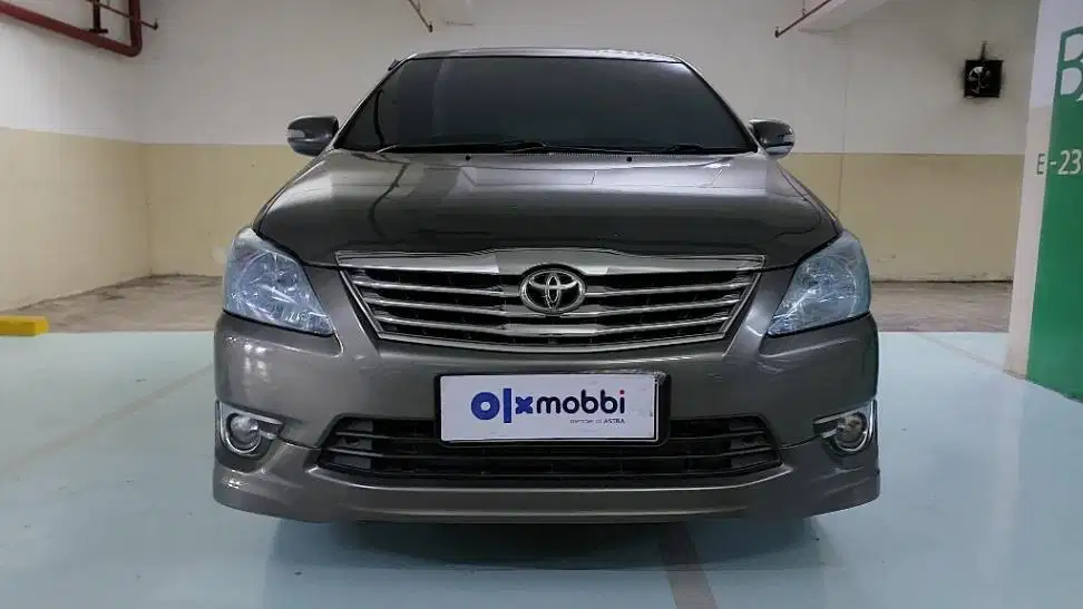 TDP 8,JT Toyota Kijang Innova 2.0 G Captain Seat Bensin-MT Silver 2013