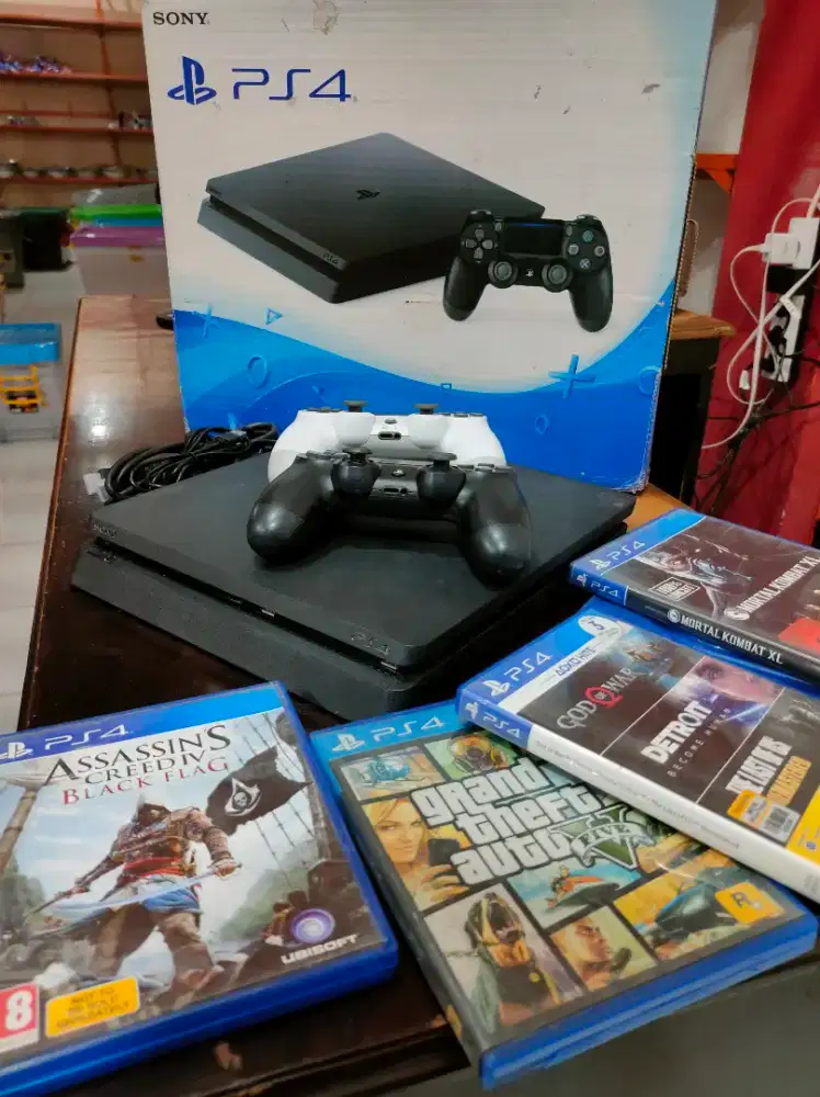 Jual PS 4 Ori 2 stick dan 5 kaset.