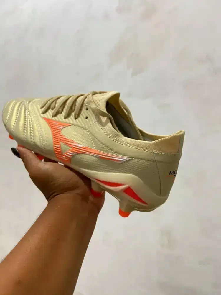 Sepatu bola MIZUNO morella Beta