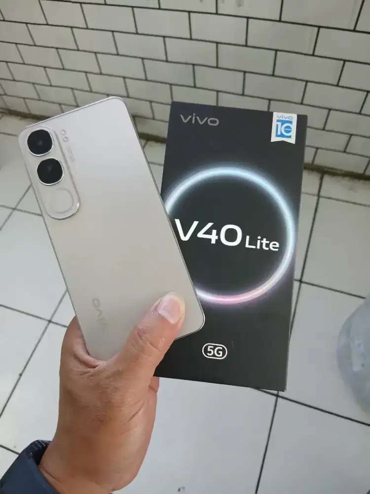 Vivo v40 lite 5G 8/256 lengkap mulus banget.