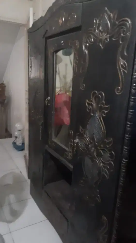 Lemari pakaian  3 pintu