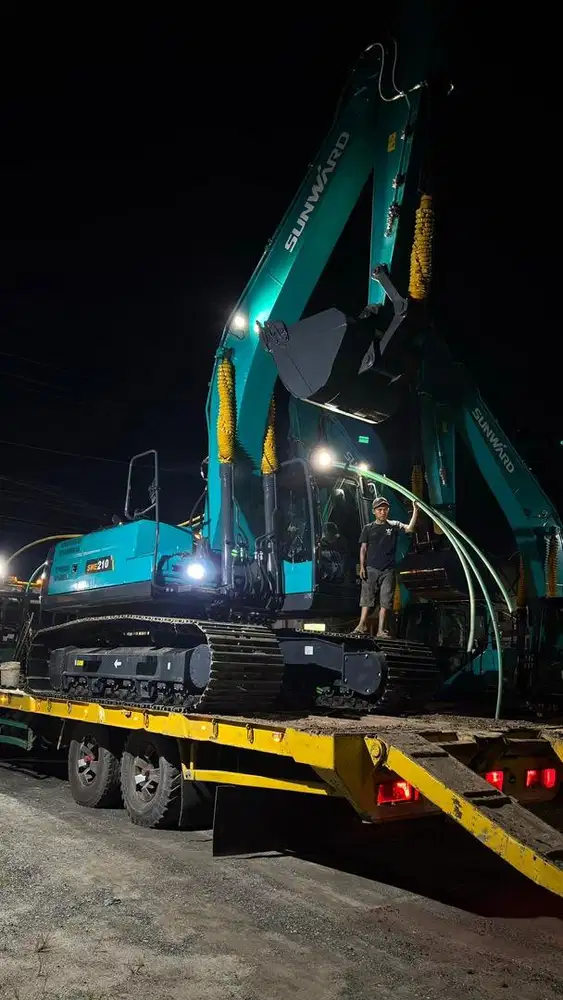 SUNWARD EXCAVATOR SWE210