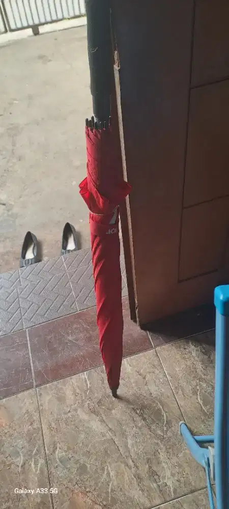 Payung jumbo merah