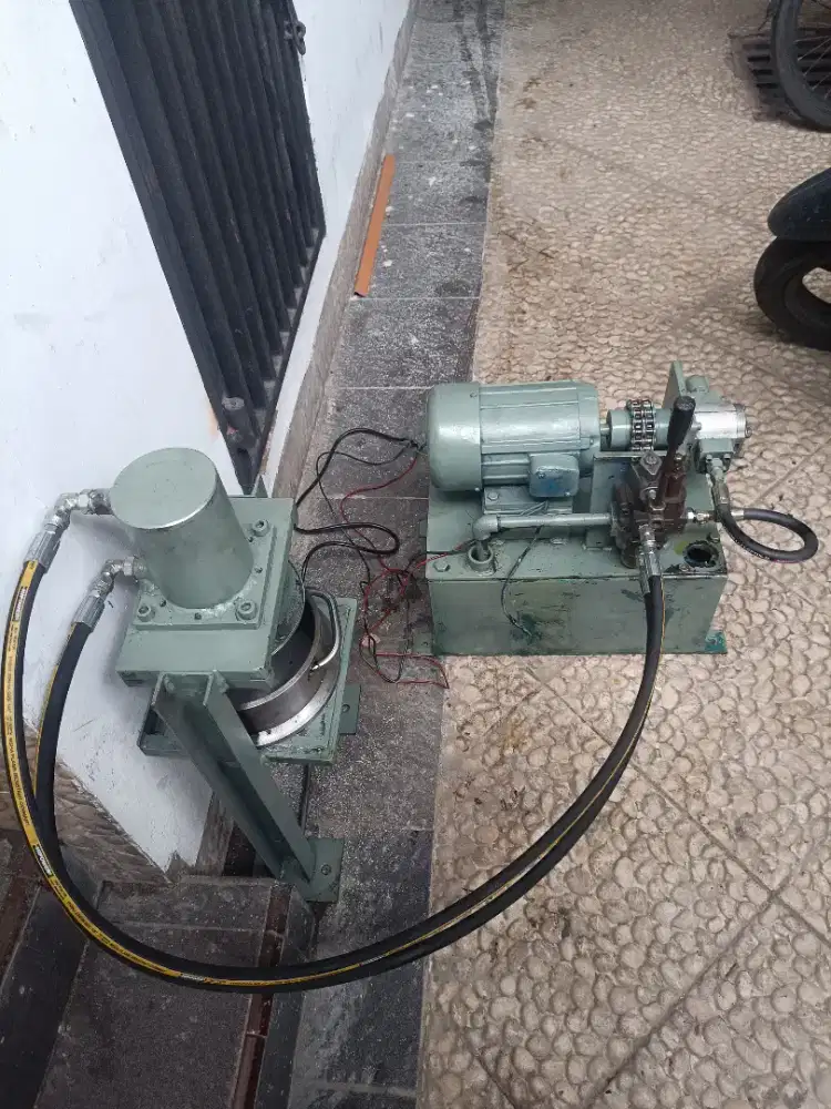 Mesin press hidrolik