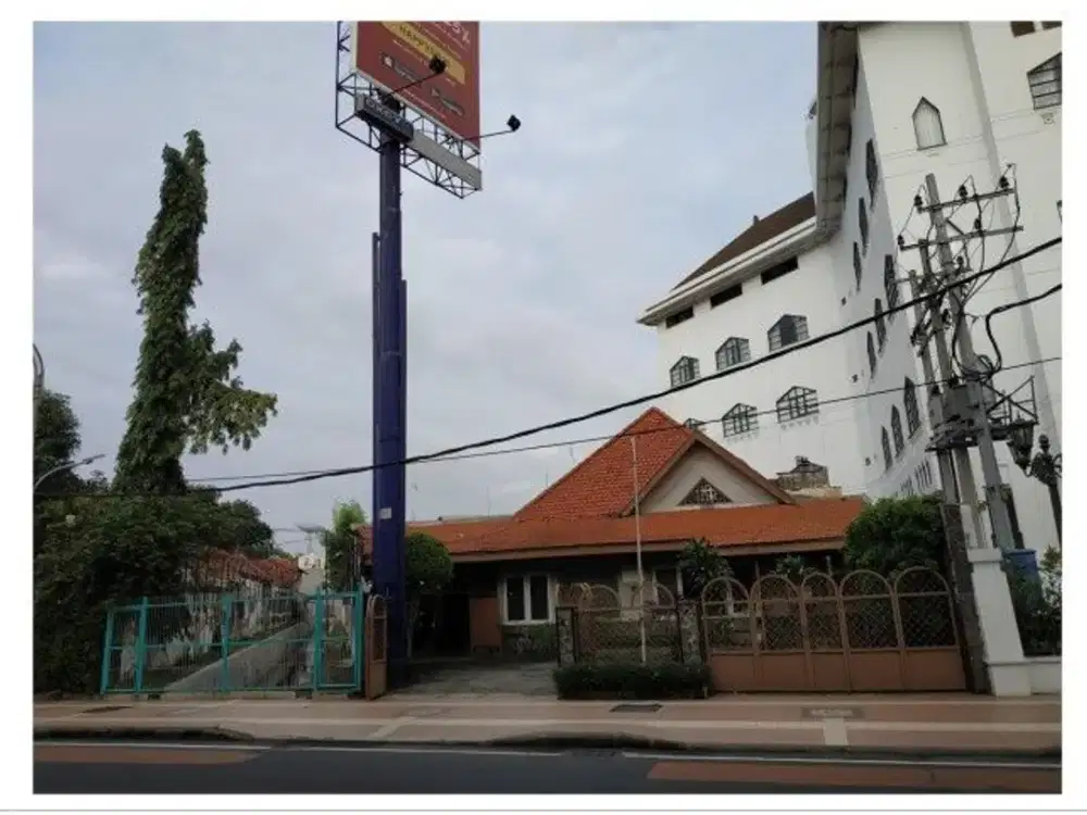 THE BEST COMMERCIAL AREA Jalan Raya Darmo Surabaya Pusat