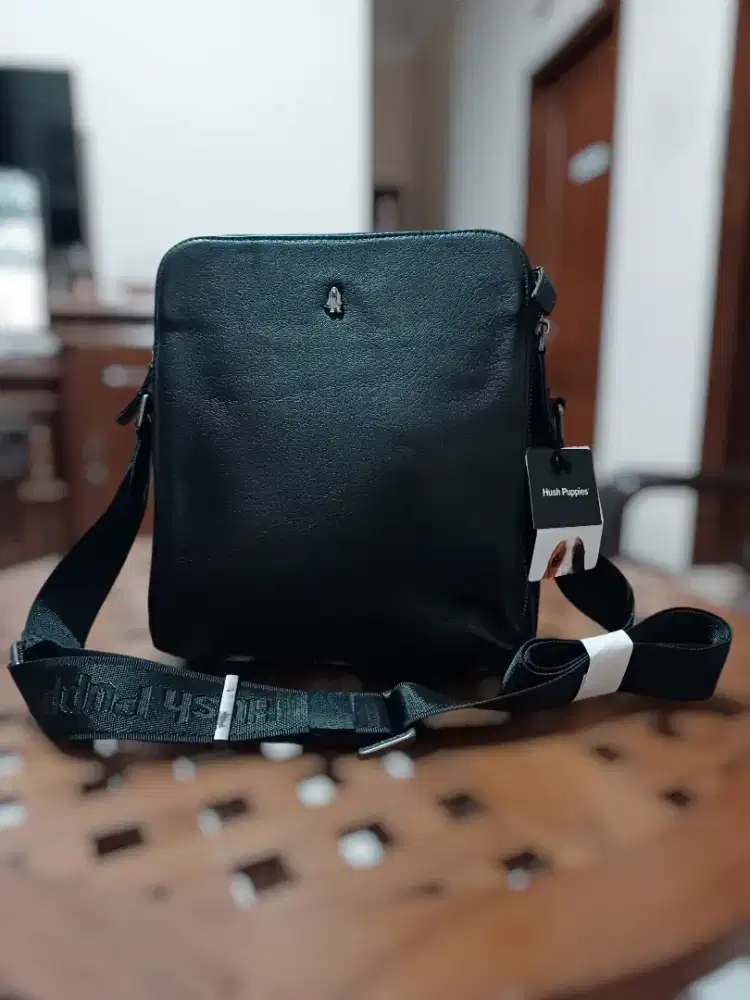 [BARU] Sling bag Hush Puppies Leather Hitam