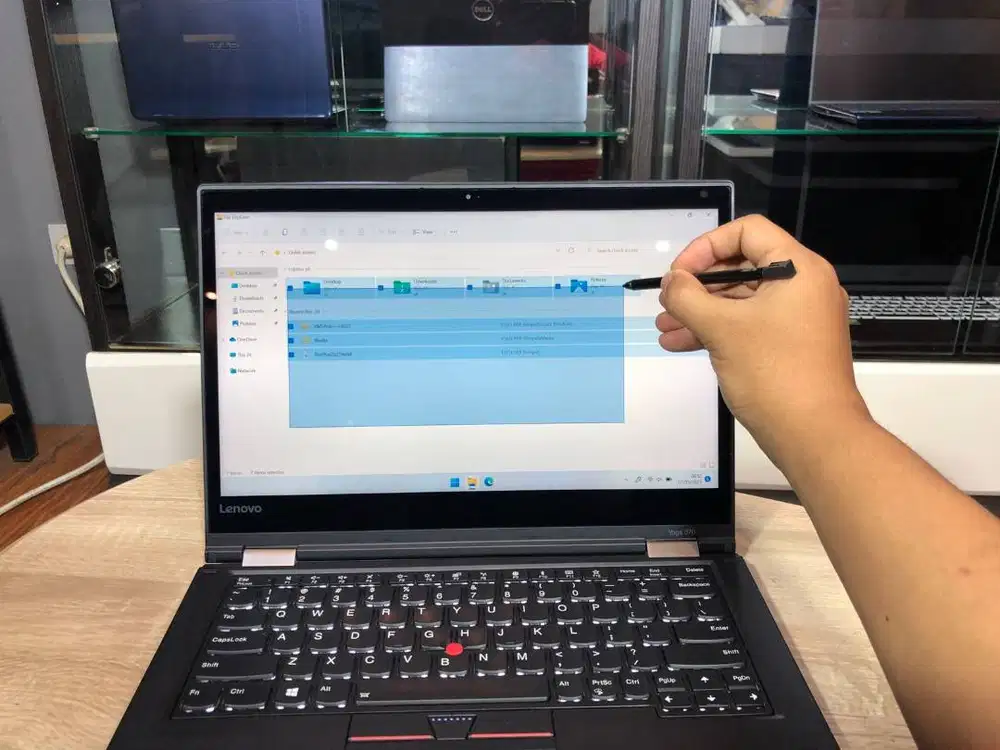 Lenovo Thinkpad Yoga 370 tablet 2IN1 Core I5 Gen 7 Ram Bisa Diupgrade