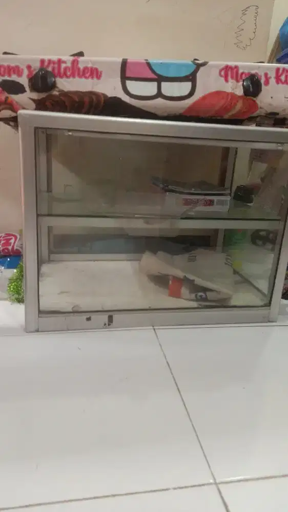 Etalase dagang di jual aja