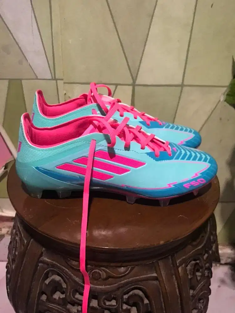 Sepatu bola adidas f50 ukuran 39