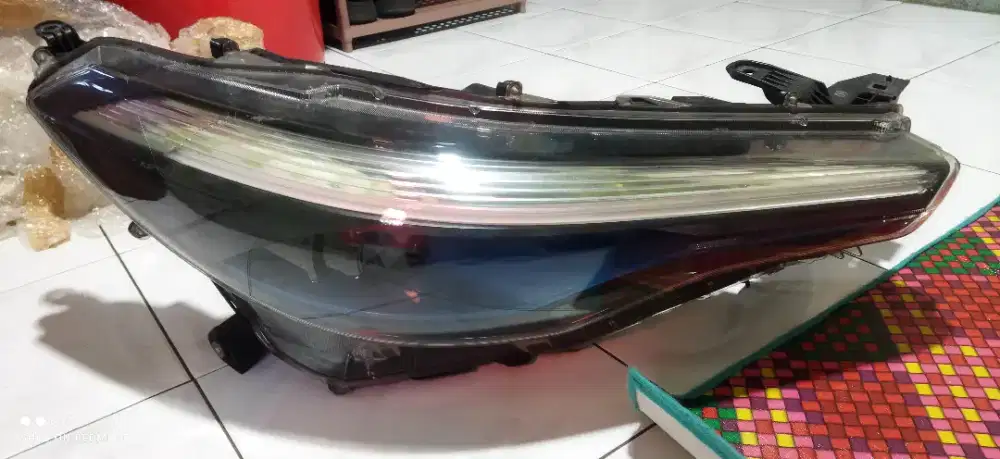 Lampu mobil Toyota Corolla cross hybird