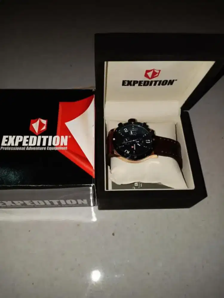 jam tangan expedition E6381M