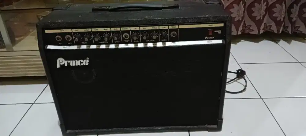Di jual ampli gitar ukuran 10inc