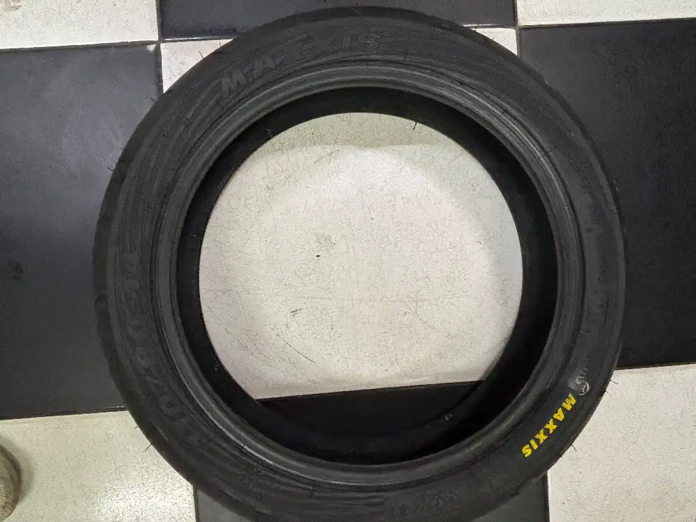 Di jual ban tubless merk maxxis 110/80-14