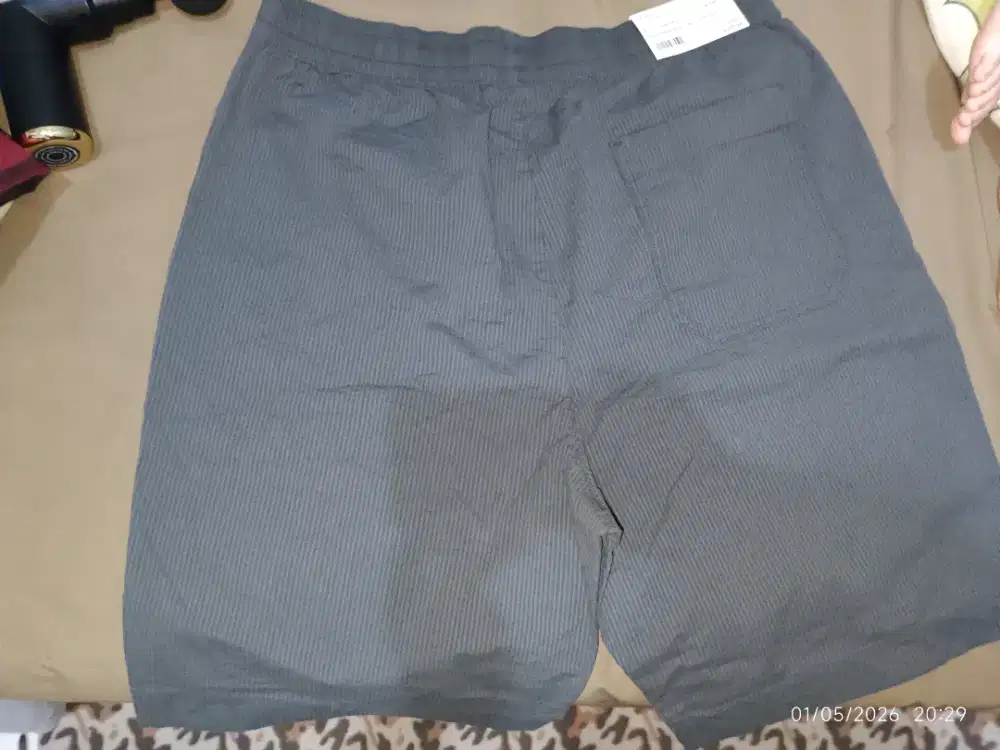 Uniqlo Celana Pendek Rilex size L