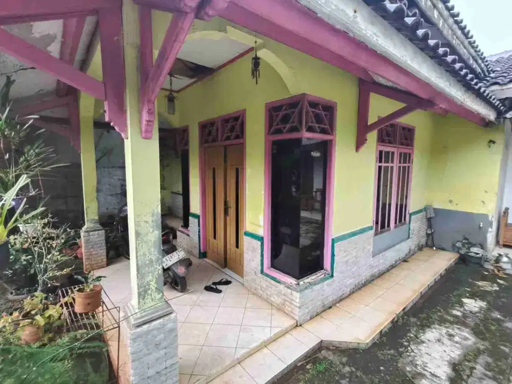 Rumah hook tanah luas Perumahan Sukatani Depok