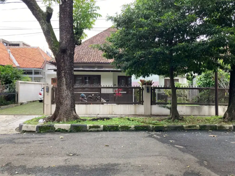 Jual Rumah Bangunan Belanda Antik sayap Riau Bandung