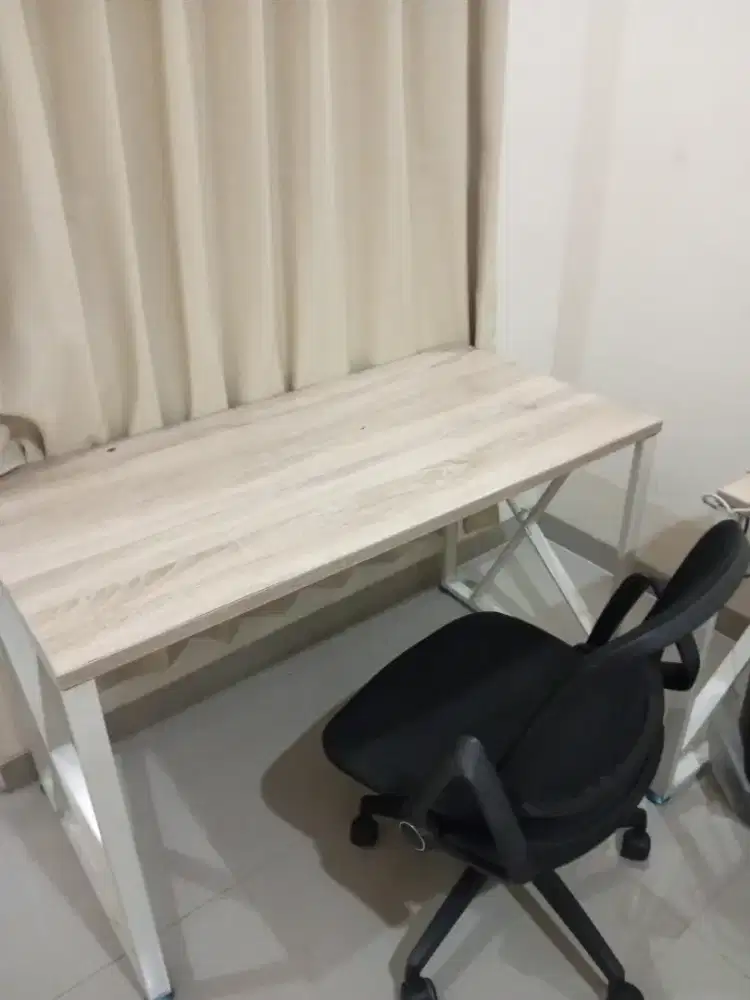 Meja kantor/gaming
