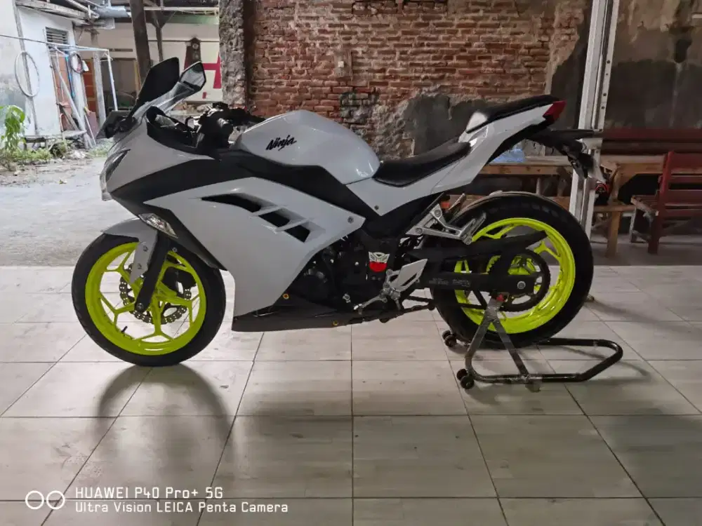 DIJUAL BU Cepat KAWASAKI NINJA 250 PUTIH ORIGINAL