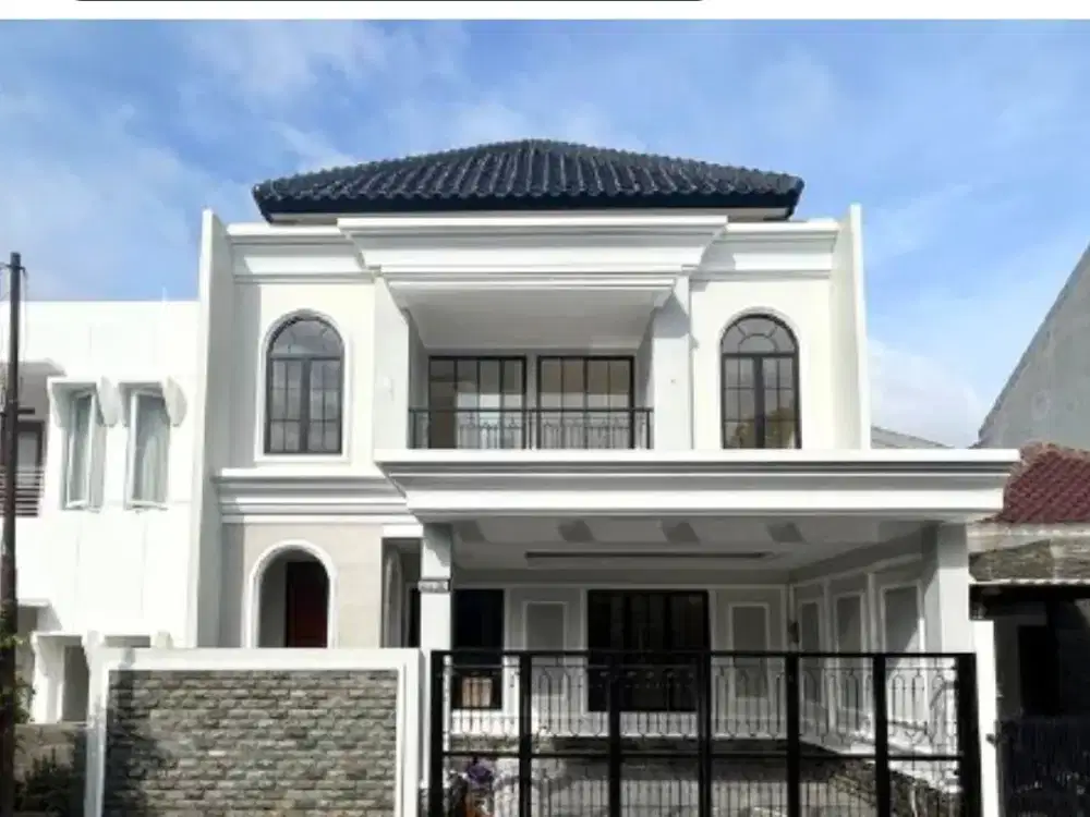RUMAH BARU DESAIN MODERN BANGUNAN LUAS TATA RUANG PAS DAN NYAMAN DI LOKASI STRATEGIS