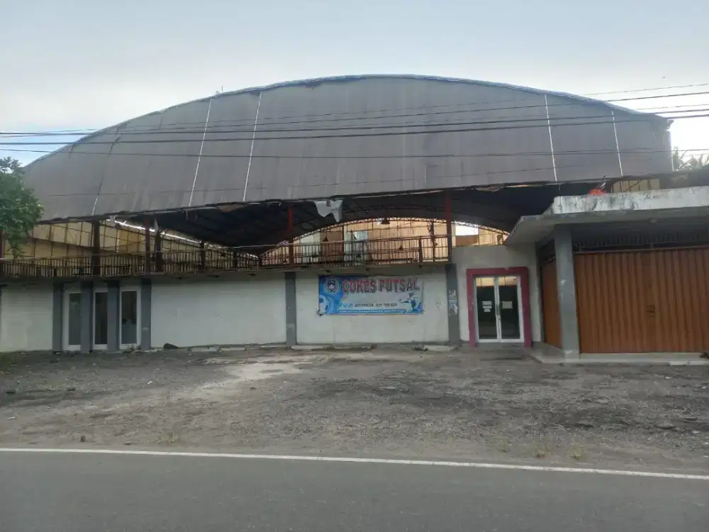 Dijual Hall dengan Lapangan Futsal, SHM