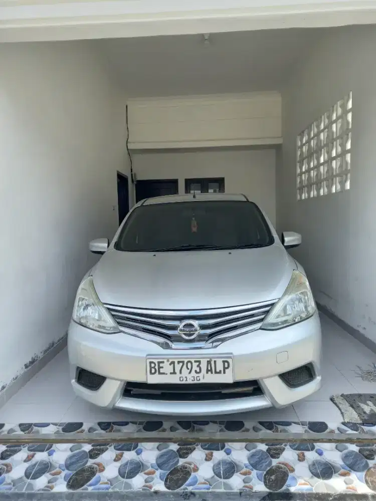 Dijual grand livina 1.5 AT Tahun 2014