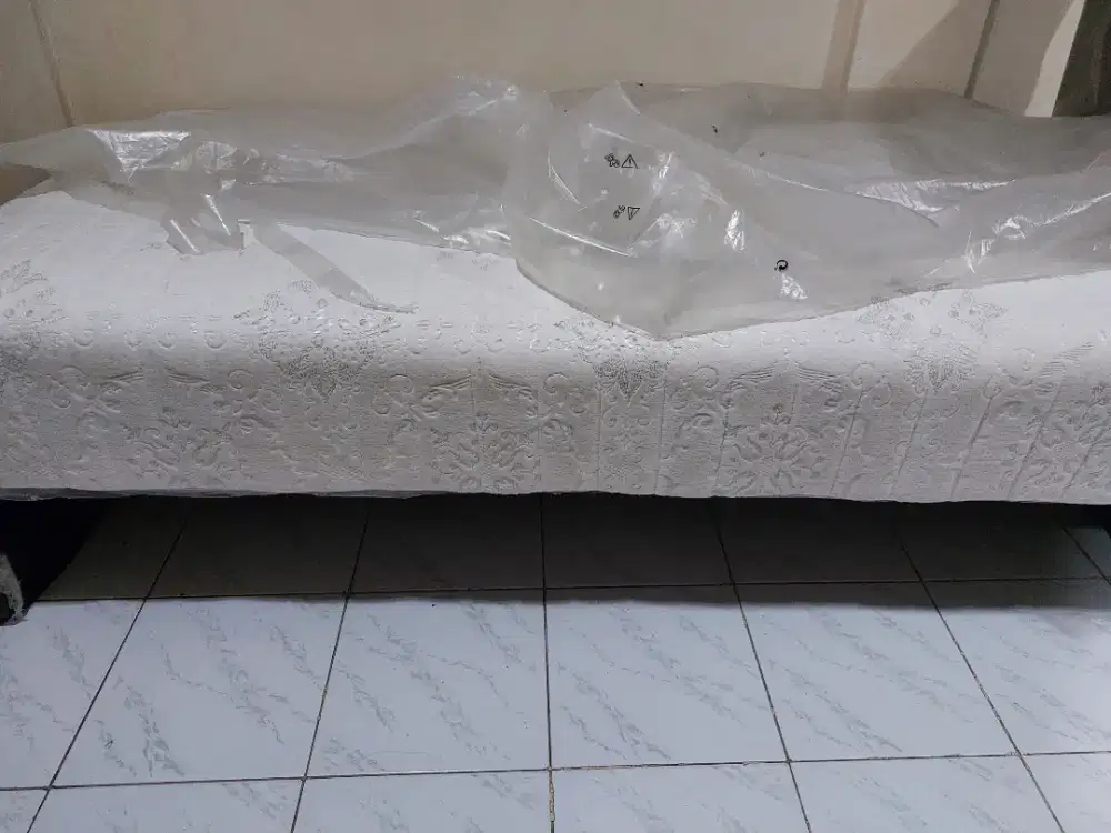 Ranjang singel baru dipake 1thn