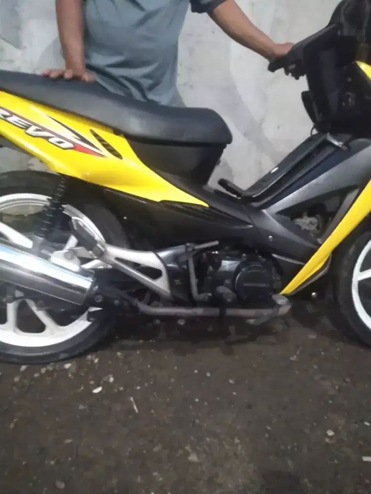 Revo 2008 mulus sprti baru dobel jreng smua normal minus ss mati