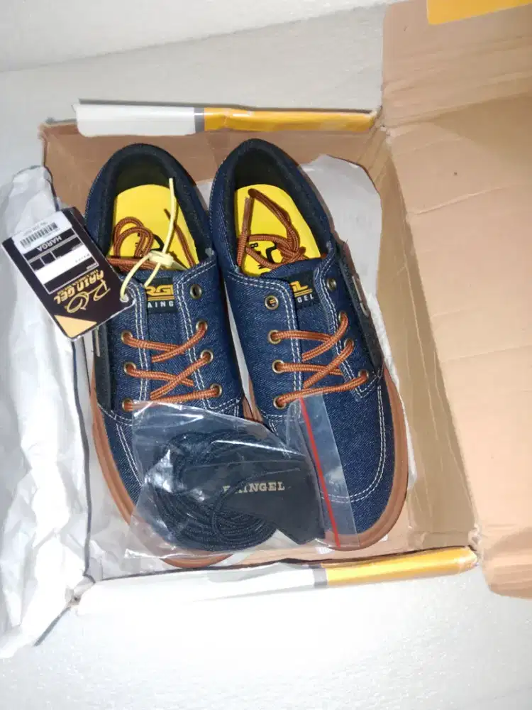 Sepatu original lokal brand RAINGAEL