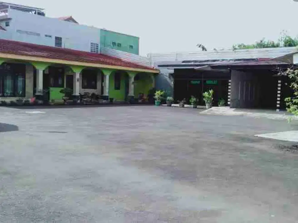 RUMAH DAN TEMPAT USAHA DI PUSAT KOTA CILACAP