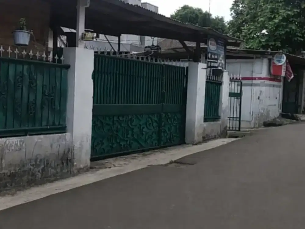 Dijual Rumah Hitung Tanah Lokasi Strategis di Kebon Nanas 5 Kebayoran Lama, Jakarta Selatan