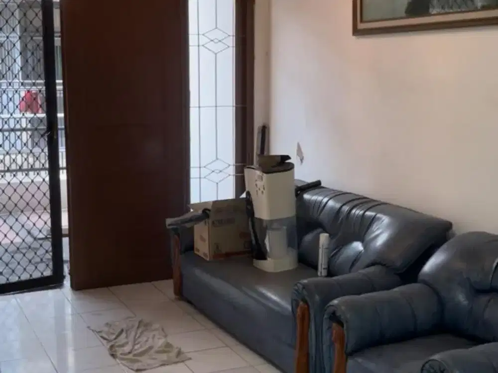 DIJUAL RUMAH BAGUS DAN TERAWAT BEBAS BANJIR HARGA TERMURAH DI TAMAN PALEM LESTARI