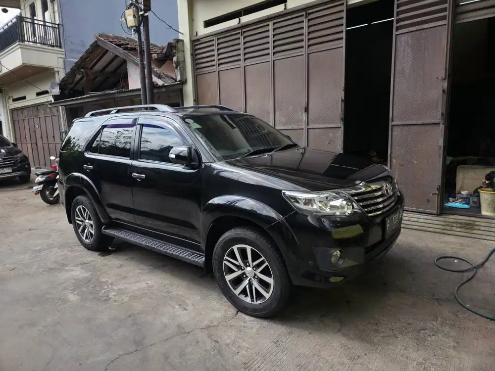 Toyota Fortuner G Diesel Solar 2500cc Manual MT Tahun 2012 Hitam 2011
