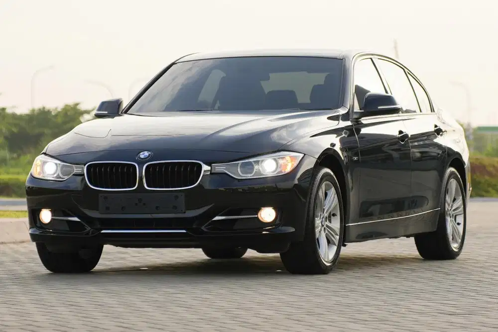 (DP 30jt) BMW 320i Sport 2015 (F30)