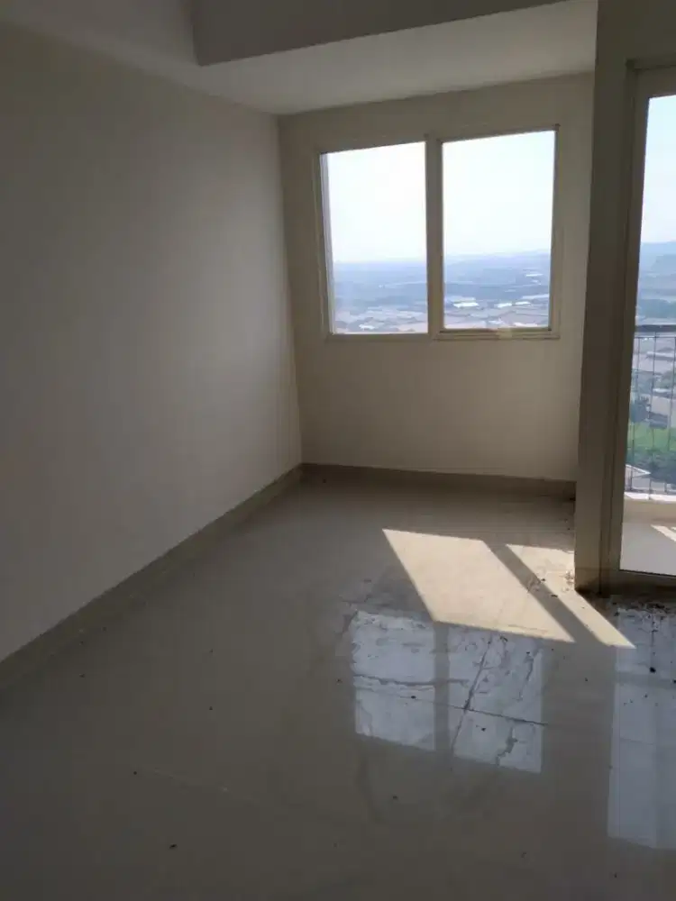 Kamar studio apartemen kosongan unfurnished sewa per tahun murah