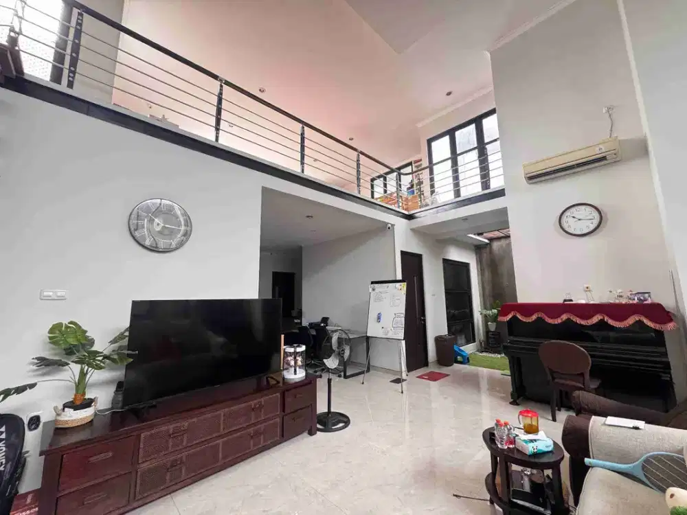 DIJUAL RUMAH MODERN TROPICAL TENGGILIS TERAWAT