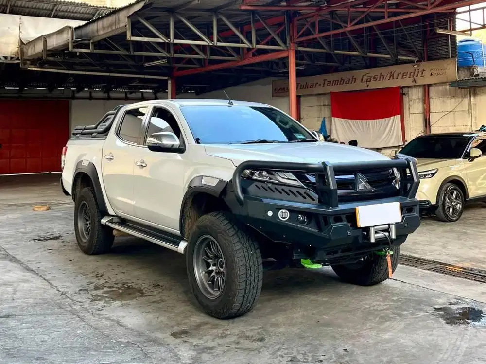 Mitsubishi Triton Ultimate 4x4 AT
2019