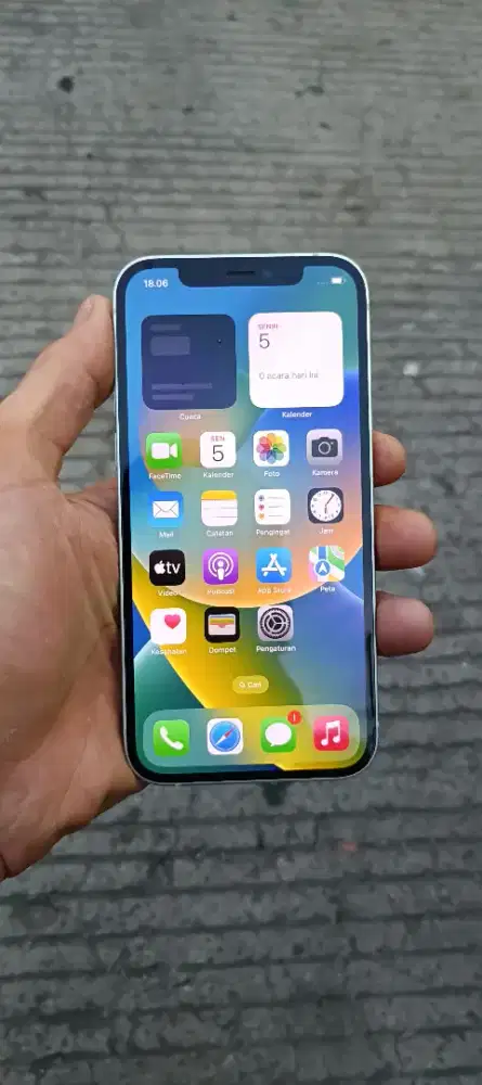 Iphone 12.  128 gb inter