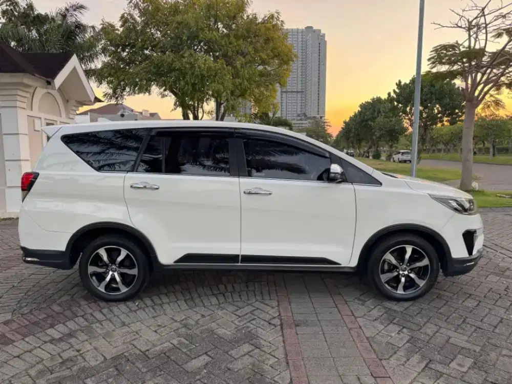 Toyota Innova Venturer Diesel 2022 Matic Putih Mulus
