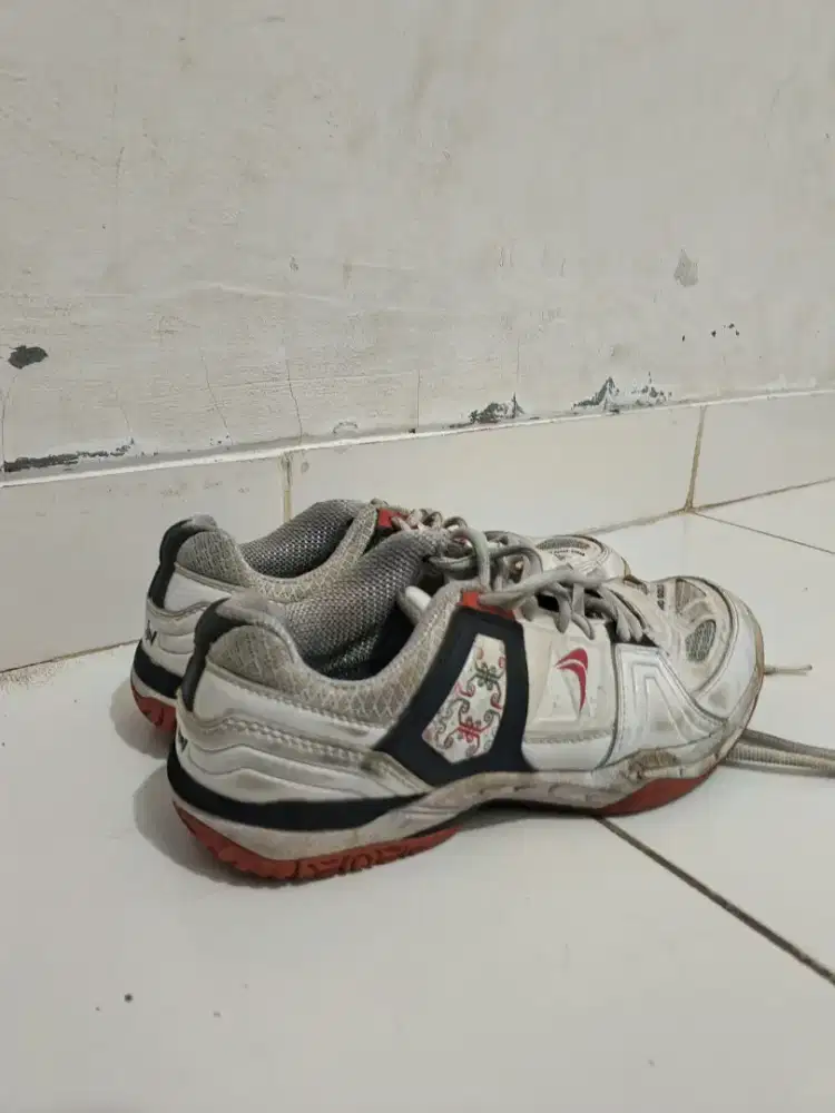 Sepatu badminton second