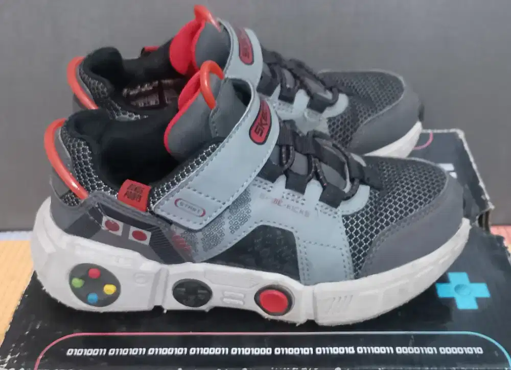 Preloved Sepatu Anak Skechers