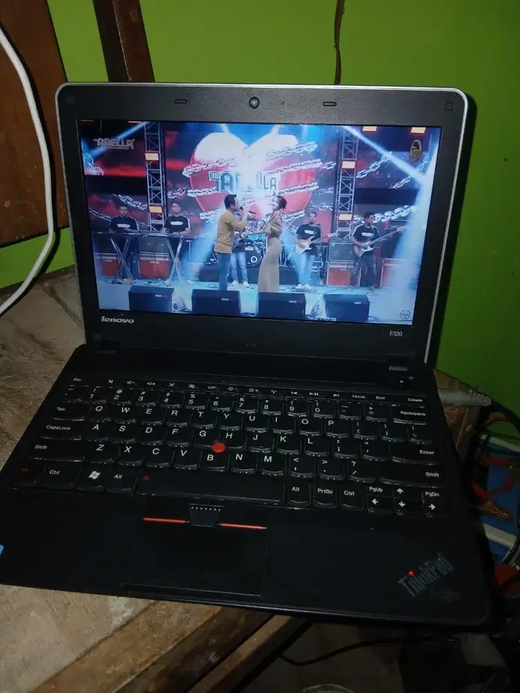 Leptop Lenovo thiped RAM 4 i3