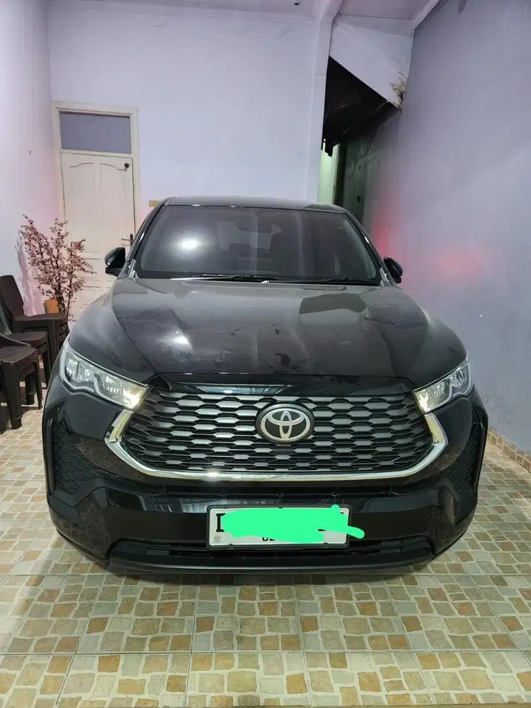 Innova Zenix hitam tipe V (non hybrid) masih mulus