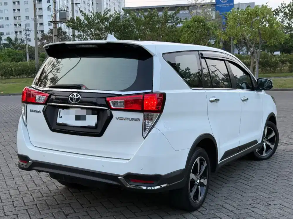 Toyota Innova Venturer 2020 Matic Putih Favorit