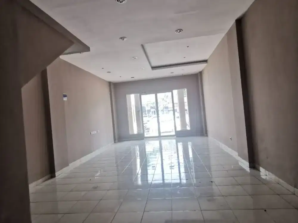 Disewakan Ruko PIK, 5x15, Hadap Jalan Raya