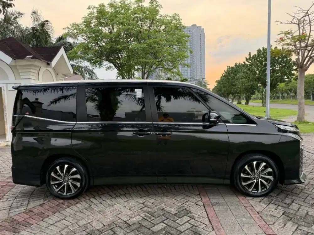 Toyota Voxy 2.0 Matic 2024 Hitam Istimewa