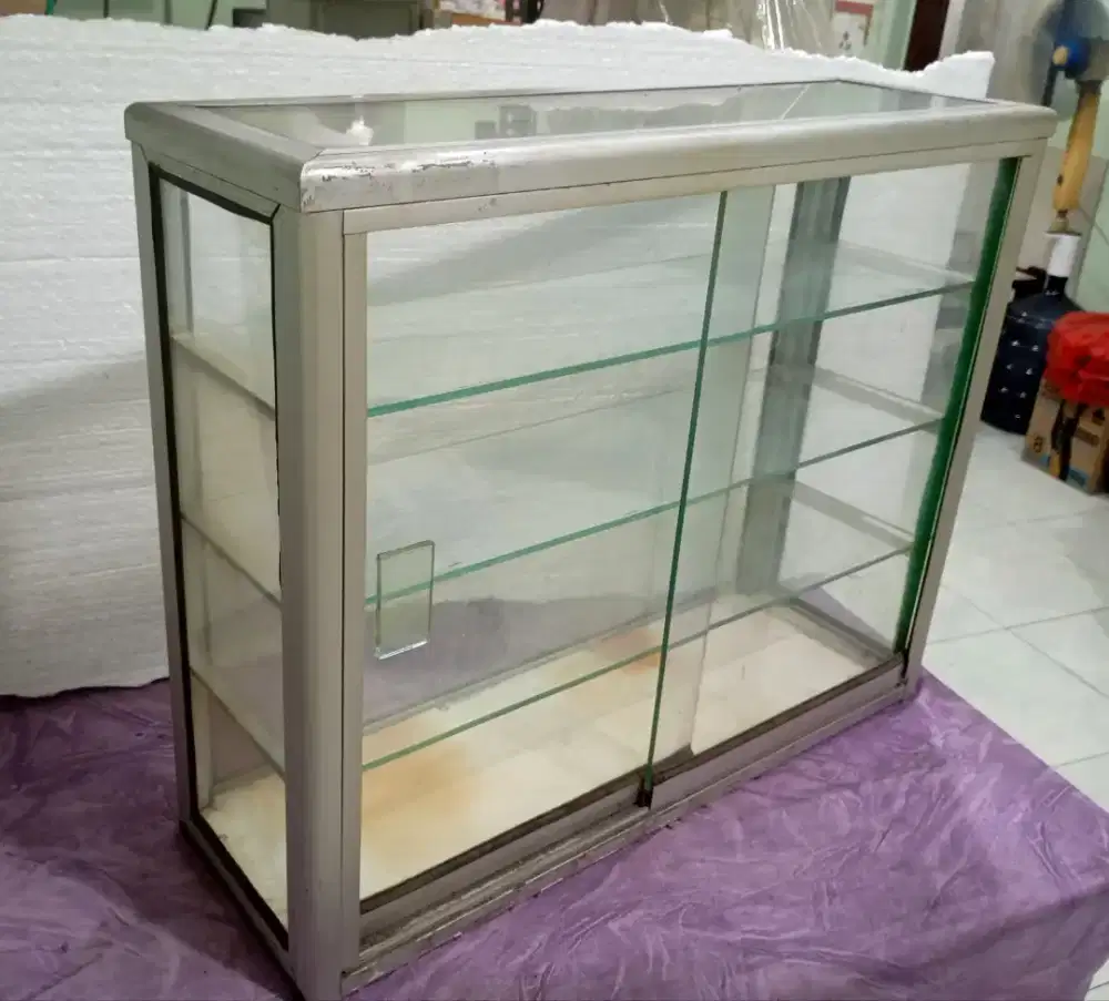 ETALASE KACA 60X20X50