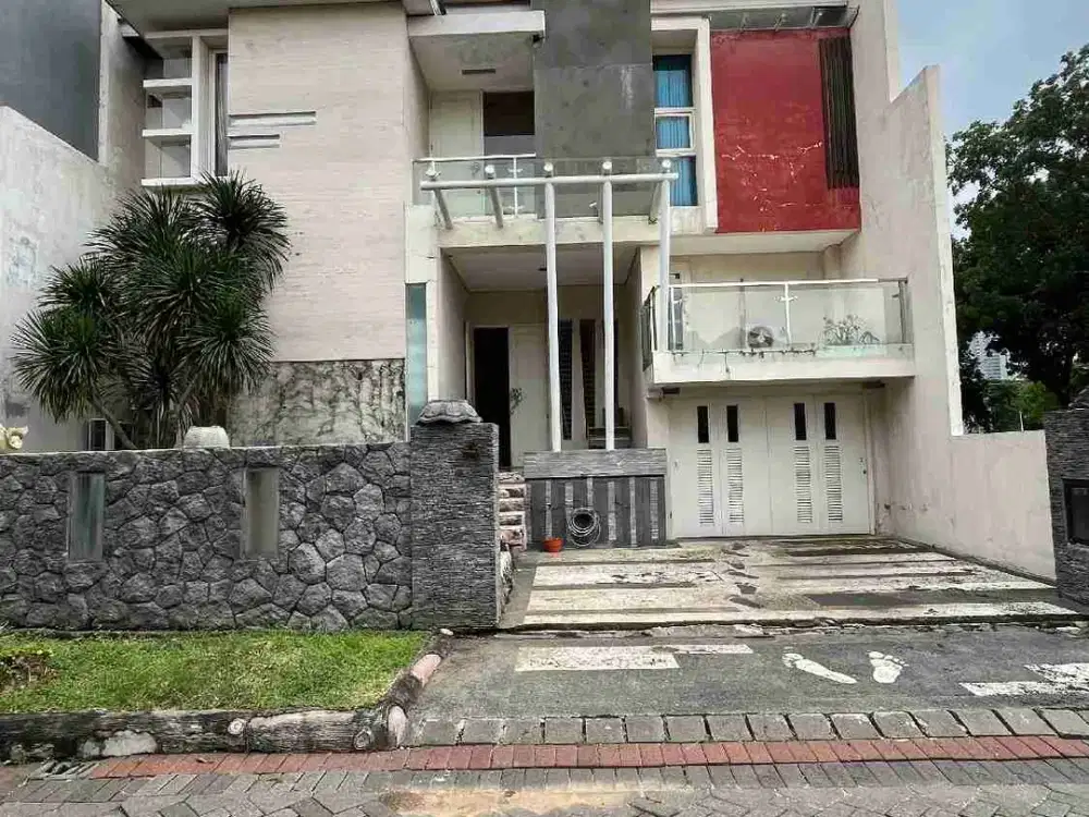 Dijual Rumah Pakuwon City San Diego Semi Furnish Lebar 12