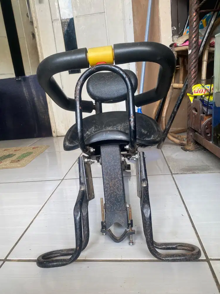 Boncengan anak sepeda